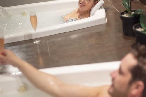 CAVA AND MAGNOLIAS COUPLE EXPERIENCE CAVA AND MAGNOLIAS COUPLE EXPERIENCE